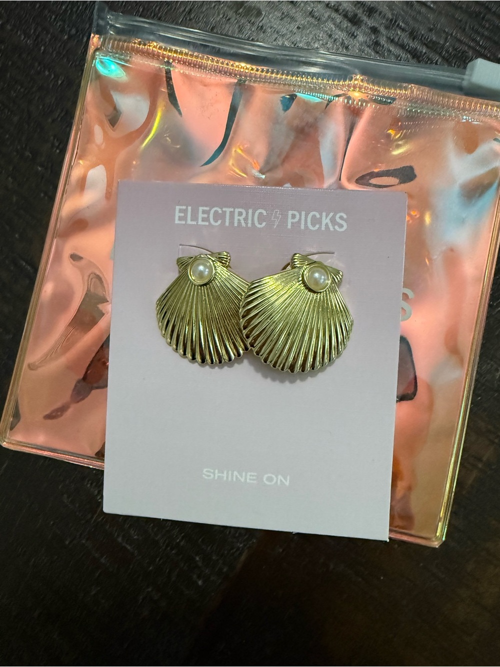 Electric Picks - Family Gold Shell Pearl Stud Earrings with Faux Pearl Accent